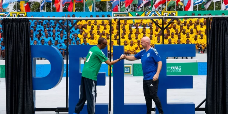 EN HOMMAGE AU ROI PELE : « Un stade de Kigali a été baptisé en son nom »