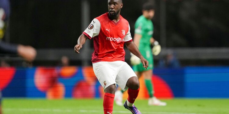 Mercato: le défenseur malien Sikou Niakaté dans les radars de Manchester United